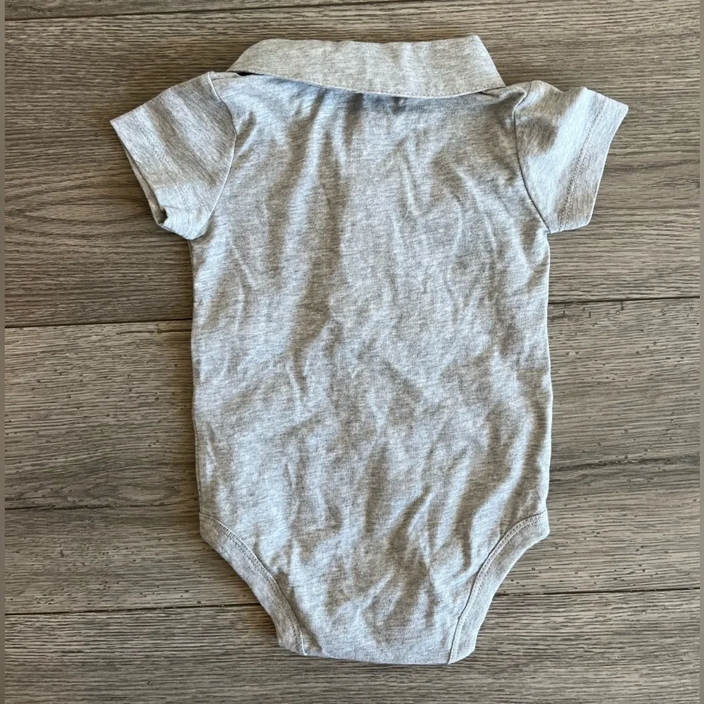 Carter’s Baby Boy Short Sleeve Polo Onesie Bodysuit Light Gray Size 6 Months NWT
